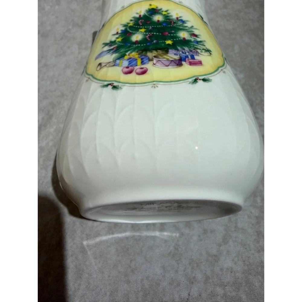 Mikasa Christmas Morning Bone China Vase B2040 Holiday‎ Tree Japan Scalloped